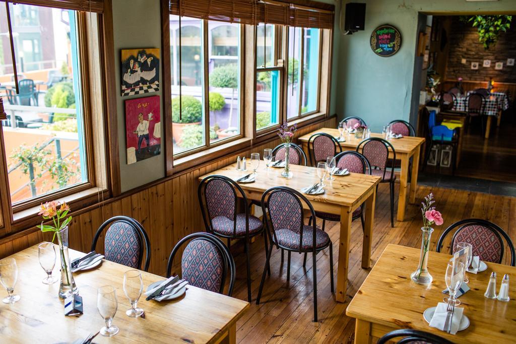 Byrnes Wine Dine Stay Ennistimon Exterior photo